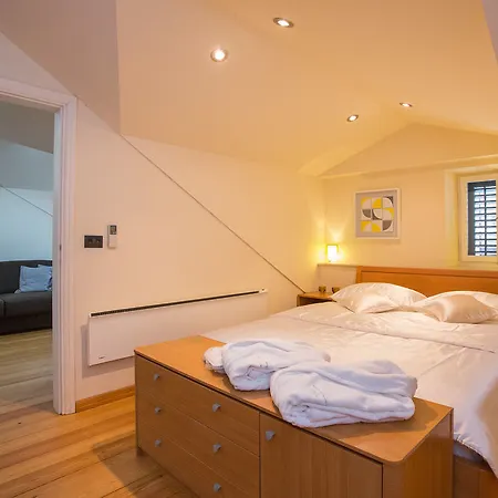 & Malo More Guest house