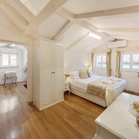 & Malo More Guest house