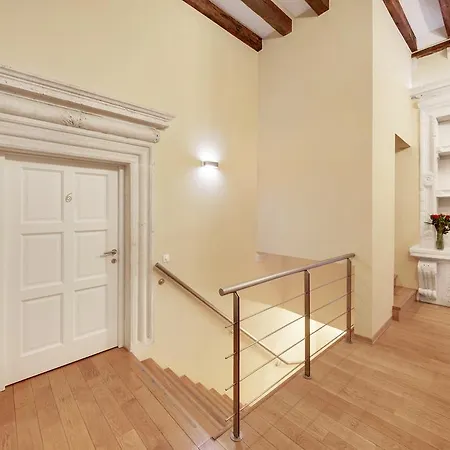 & Malo More Pensión