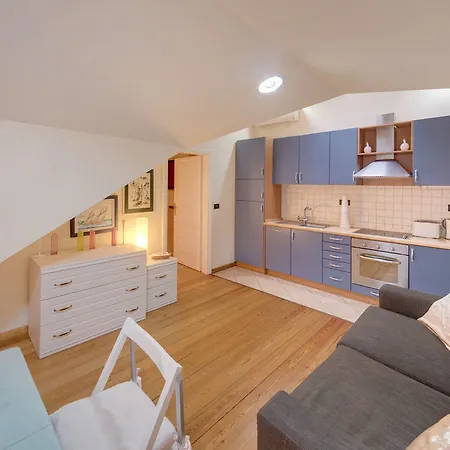 & Malo More Pensión